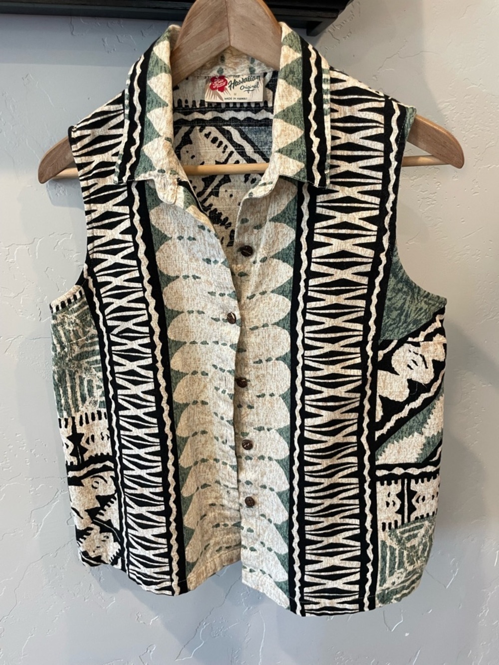 Hilo Hattie Black, Teal and Cream Tribal Print Sleeveless Top M